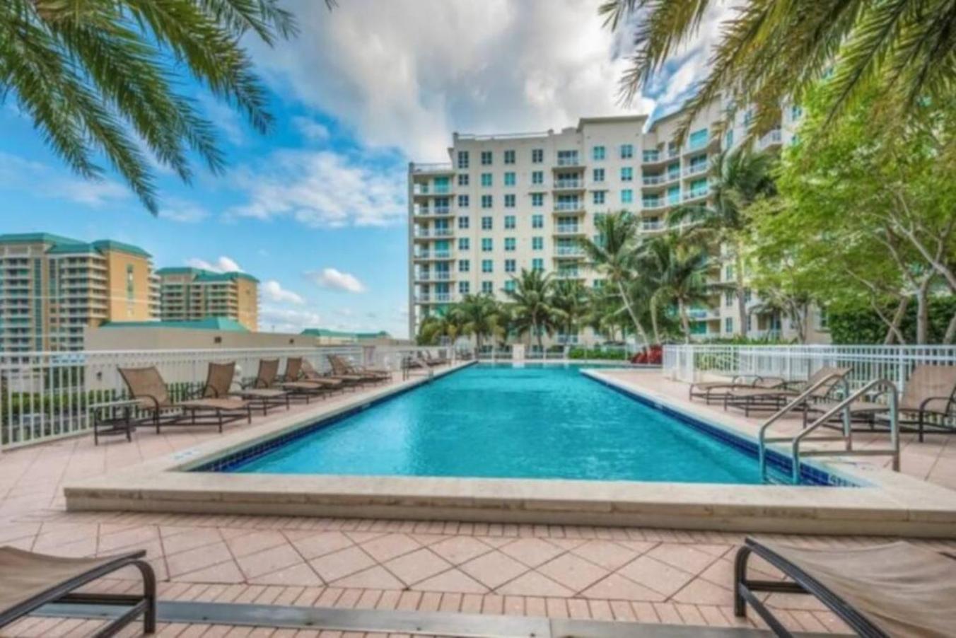 Apartment In Casa Costa Condo!Beach Pass Included Boynton Beach Bagian luar foto